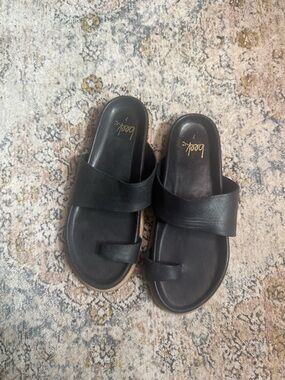 beek Black Leather Slide Sandals with Toe Loop